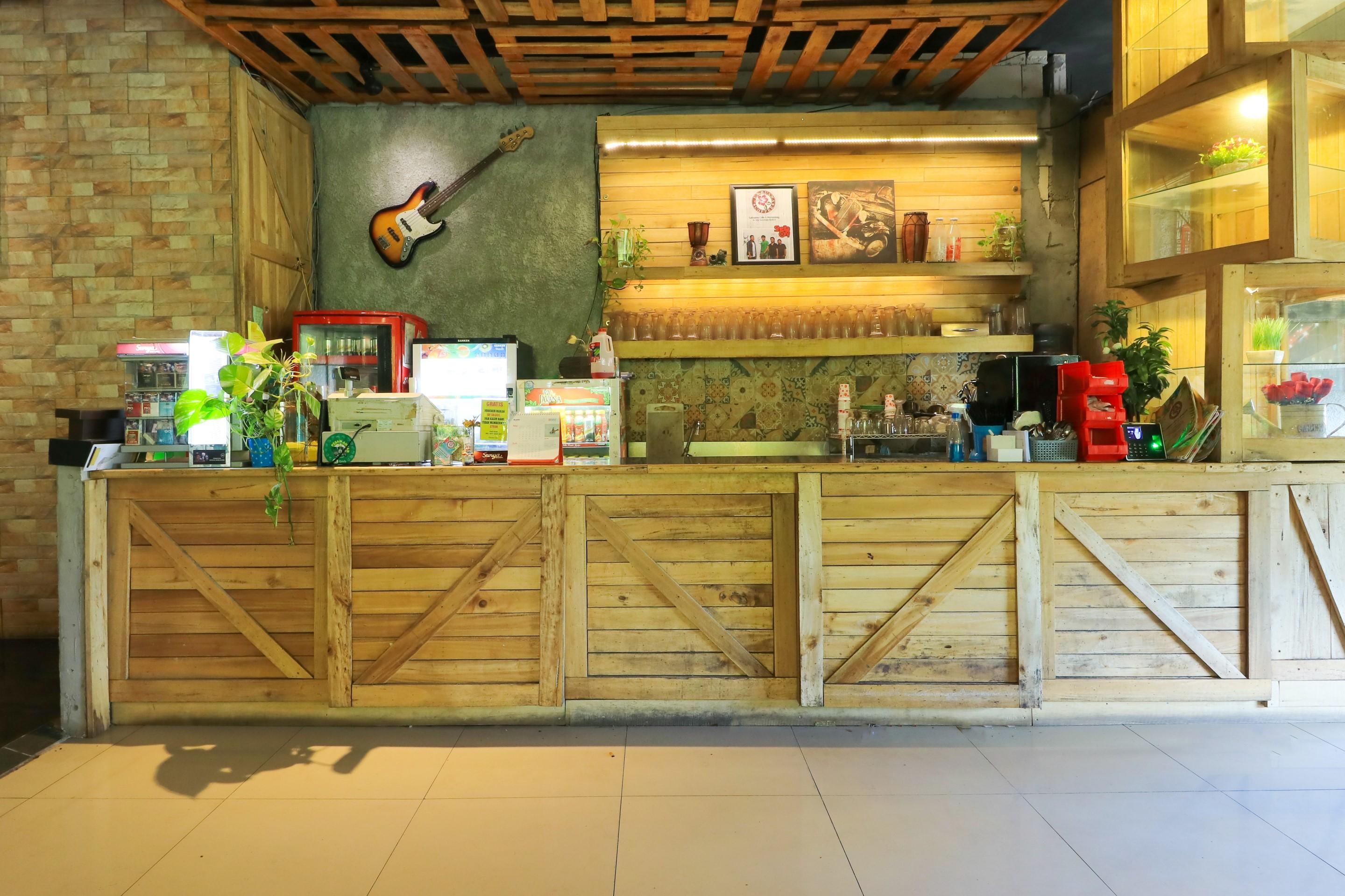 Labuana Homestay & Cafe Garden Макасар Экстерьер фото